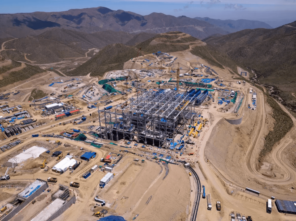 CUMBRA: Quellaveco, uno de los cinco yacimientos de cobre más grandes del mundo.|