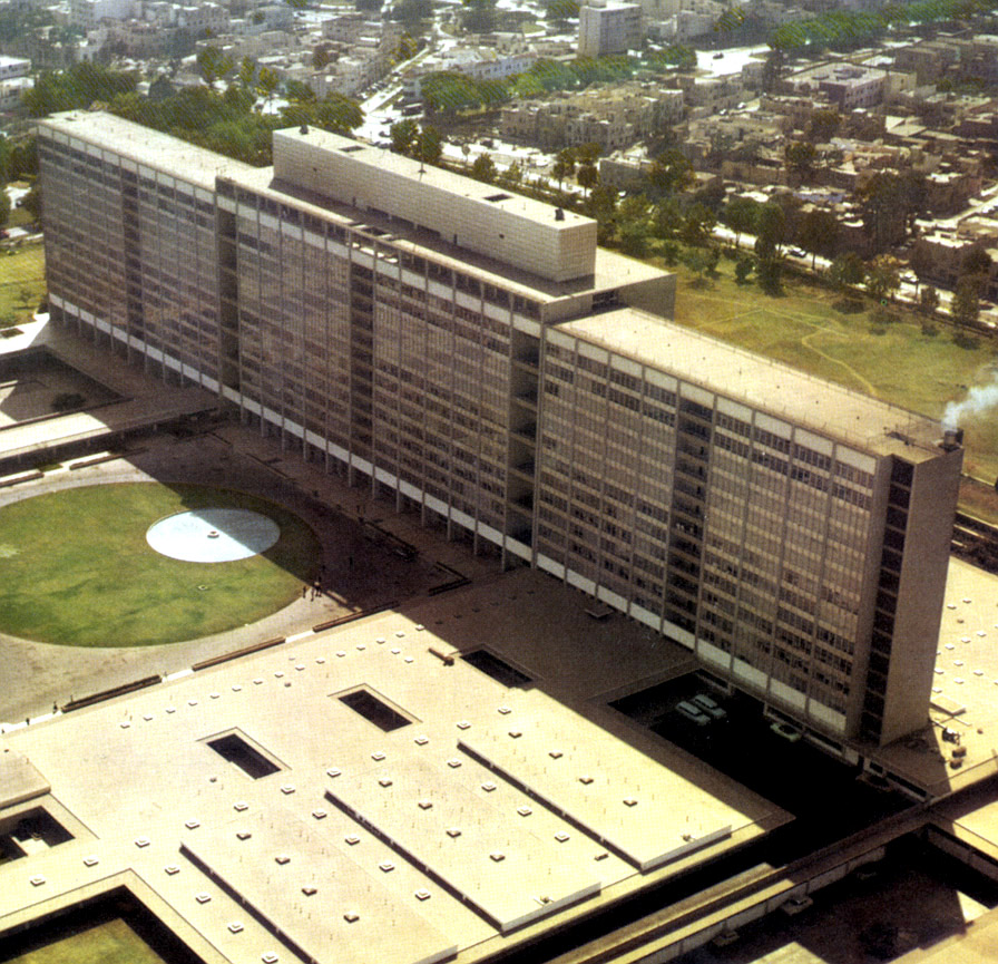 CUMBRA: Hospital Edgardo Rebagliati (antes, Hospital del Empleado), 1,250 camas en un área de 130,000 m2