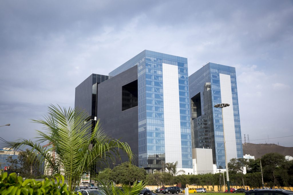 El Panorama Centro Empresarial, ubicado en la Av. Circunvalación del Golf los Incas 134, Santiago de Surco, es un edificio de oficinas de lujo y Plaza Gourmet pre-certificado LEED GOLD por USGBC, destacándose por su moderna arquitectura y su privilegiada vista al club Golf Los Inkas